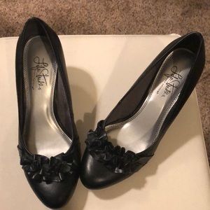 Black high heels, 7.5M, no box.